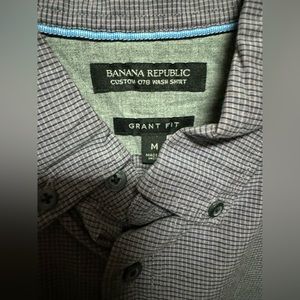 Banana Republic Casual Button-Up (M)